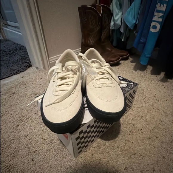 Vans Men's Off-White Sneakers - Picture 2 of 3
